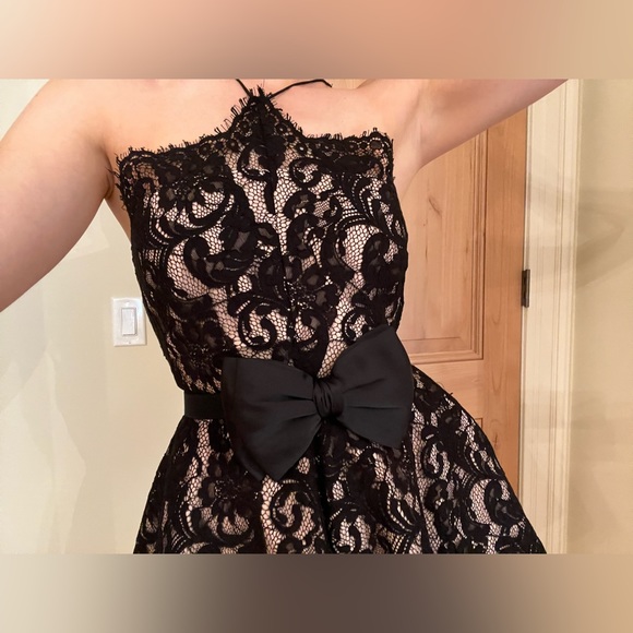 Romantic Lace Dress - Picture 5 of 9